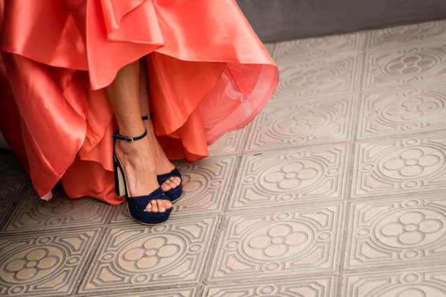 editorial-velodevainilla-verano2018-vestido-RosaClara-azul-y-naranja (16)